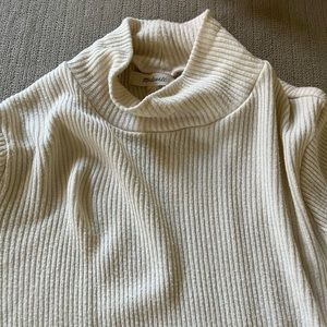 Madewell Size small mock neck lightweight sweater cream color.